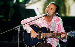 "Gã điên" du ca Lê Minh Sơn